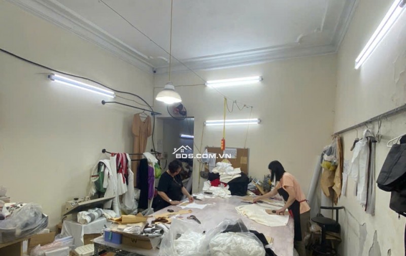 Cho thuê nhà 4 tầng tại ngõ 84 Ngọc Khánh, Ba Đình. Nhà rộng, ngõ nông ô tô đỗ cửa. Chỉ 12tr