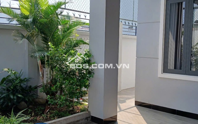 Căn BIỆT THỰ 3 TẦNG.  Đ. Trần Văn Hiển, Trung An, TP Mỹ Tho. Hẻm Ô tô lưu thông 2 chiều.