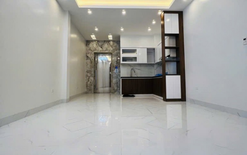 Bán gấp Nhà Lô góc, Thang máy 6 tầng Lạc Long Quân, Tây Hồ