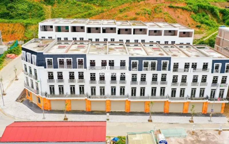 Bán căn liền kề xây sẵn 4 tầng đường T9 KĐT Tây Bắc - Sapa. Giá chỉ 5,8 tỷ cả nhà và đất