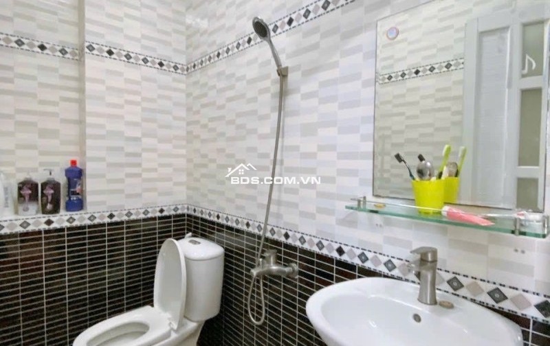 NHÀ LÔ GÓC PHẠM VĂN CHIÊU THÔNG THOÁNG, YÊN TĨNH, SẠCH SẼ 8.6VND