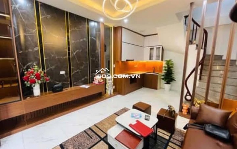 Nhà Đẹp Gần Đường Lĩnh Nam, Hoàng Mai 30m, 5 tầng, mt 4.6m, giá 5.8 tỷ