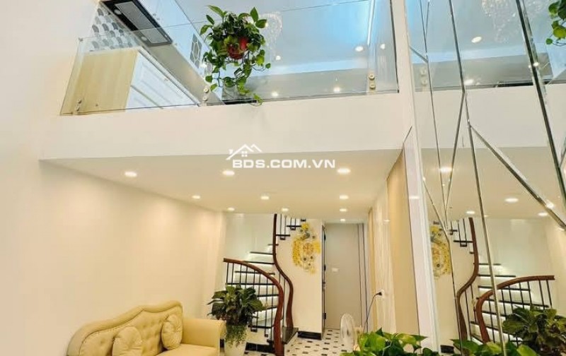 Nhà Đẹp Khâm Thiên, Đống Đa 24/26m, 5 tầng, mt 3.1m, giá 6.2 tỷ.