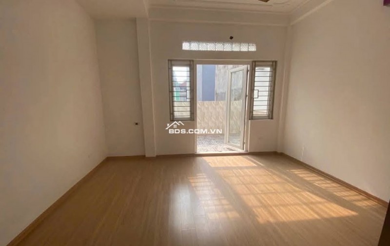 Bán nhà 4 tầng Nguyễn Văn Cừ, Cách ô tô - Hồng Tiến 20m, 55m2, Ko QH, 6 tỷ 2