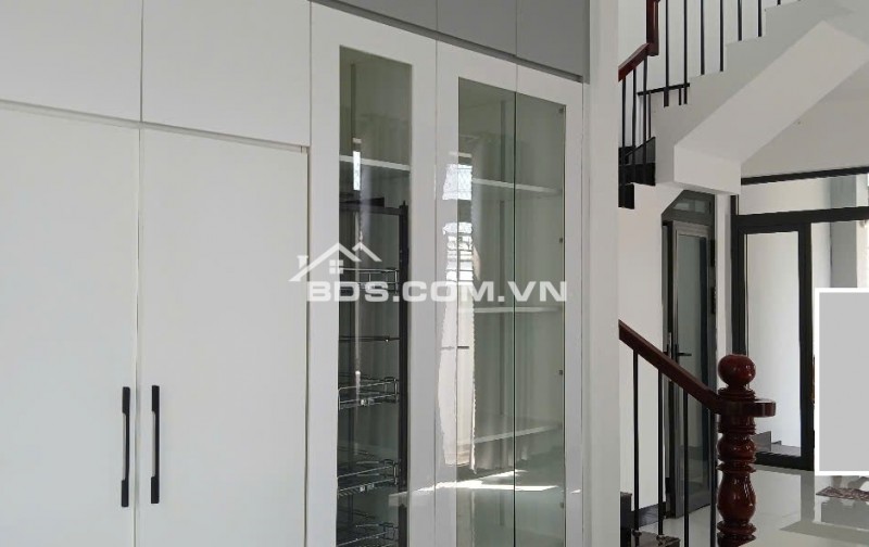 Căn BIỆT THỰ 3 TẦNG.  Đ. Trần Văn Hiển, Trung An, TP Mỹ Tho. Hẻm Ô tô lưu thông 2 chiều.