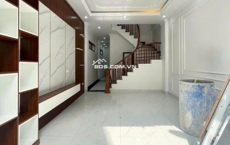Bán nhà quỳnh đô ,thanh trì, 55m2 * 5t, 3 mặt thoáng , 6pn khép kín , thang máy
