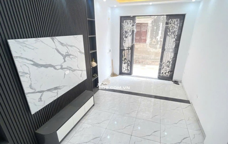 5.85 tỷ nhà Ngọc hồi, Thanh Trì, 50m2 xây 4 tầng , ô tô tới của - ô chờ thang máy.