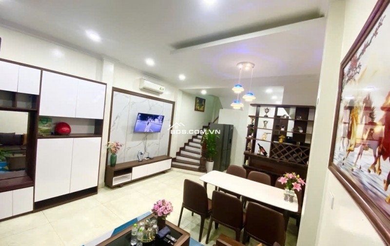 Bán Nhà Nguyễn Viết Xuân, Thanh Xuân - Gần Phố - Full Nội Thất - Gần Phố - 42m, 5 Tầng. Chỉ 9.6 Tỷ.