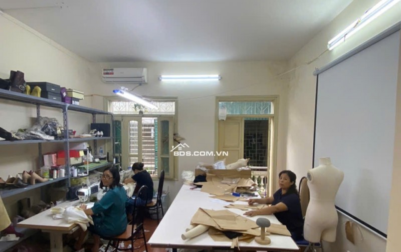 Cho thuê nhà 4 tầng tại ngõ 84 Ngọc Khánh, Ba Đình. Nhà rộng, ngõ nông ô tô đỗ cửa. Chỉ 12tr
