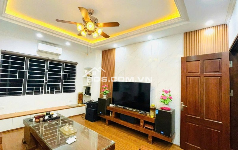 Bán Gấp Nhà Riêng Phố Khương Đình, Thanh Xuân - Oto - Thang Máy- 2 Thoáng - 64m. Nhỉnh 15 Tỷ.