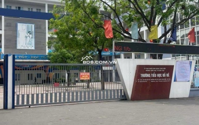 Bán nhà ngõ 135 phố Bồ Đề 60m, thang máy, ô tô vào nhà.