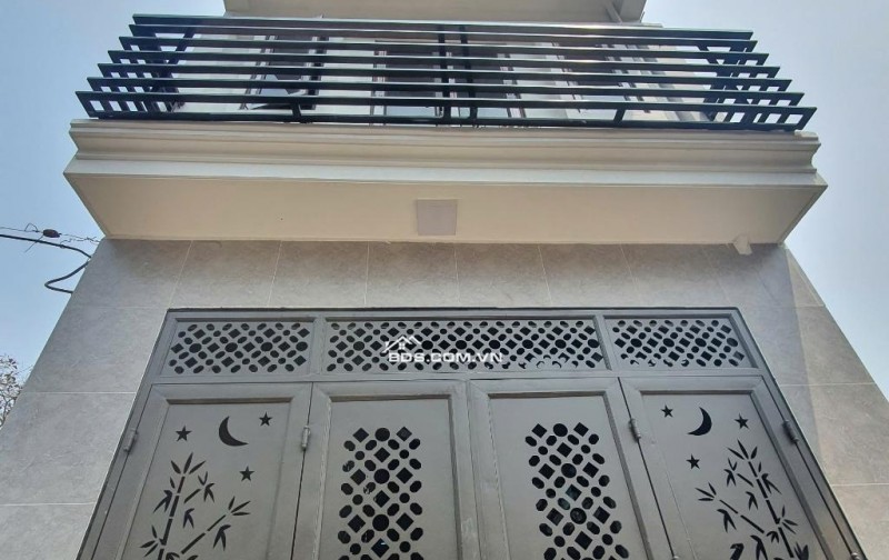 NHÀ ĐẸP NGÕ RỘNG 50m2, 4 TẦNG – DÂN XÂY CHẮC CHẮN – Ô TÔ QUA CỬA – GẦN HỒ MÁT MẺ