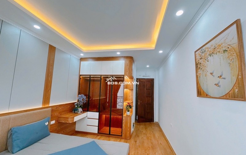 VỀ Ở NGAY! Nhà 5 tầng MỚI TINH, ô tô đậu cửa, nội thất xịn sò – Ngõ 68 Nguyễn Văn Linh
