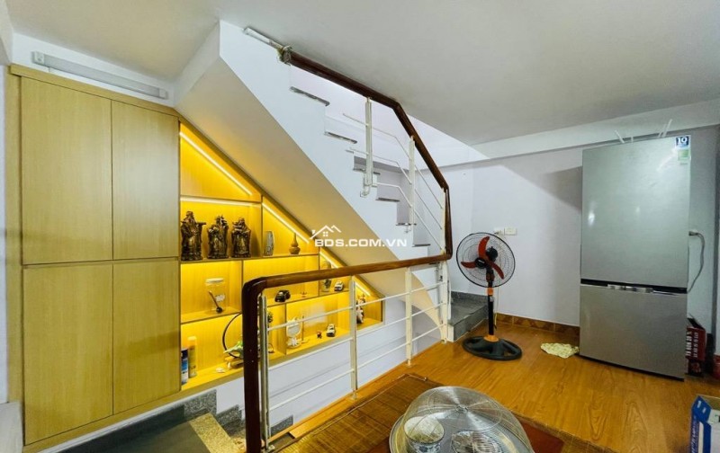 Bán nhà 44m2 Ngô Gia Tự, Long Biên, Ô tô, Dân xây, 2 thoáng, 5 tỷ 5