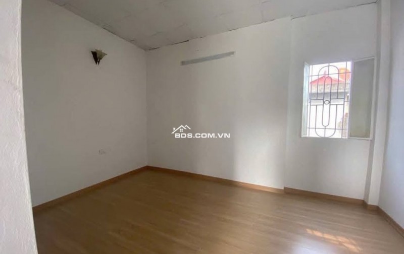 Bán nhà 4 tầng Nguyễn Văn Cừ, Cách ô tô - Hồng Tiến 20m, 55m2, Ko QH, 6 tỷ 2