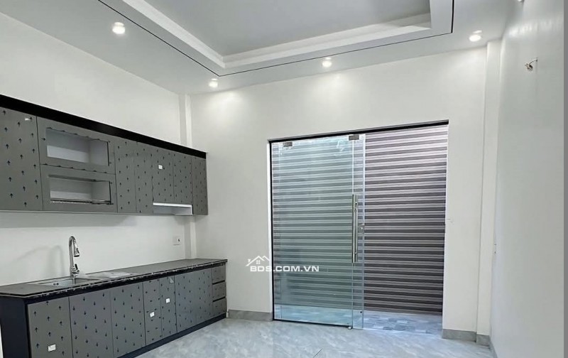 BÁN NHÀ ĐẸP 3.2 TỶ 3.5 TẦNG 69M2 Ô TÔ ĐỖ CỬA NGÕ ĐƯỜNG KÊNH