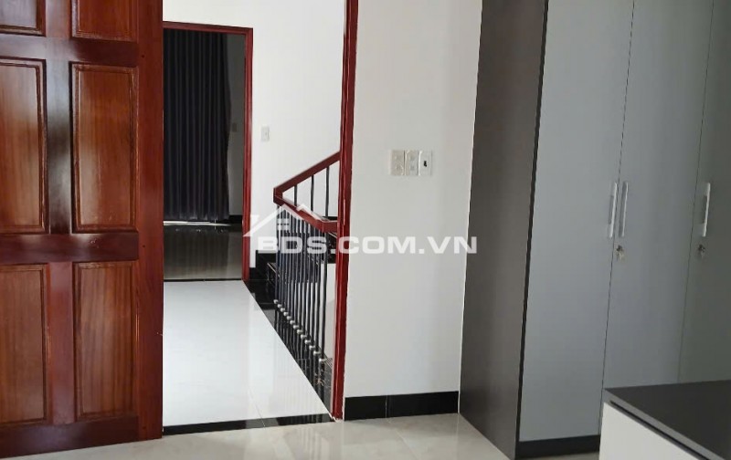 Căn BIỆT THỰ 3 TẦNG.  Đ. Trần Văn Hiển, Trung An, TP Mỹ Tho. Hẻm Ô tô lưu thông 2 chiều.