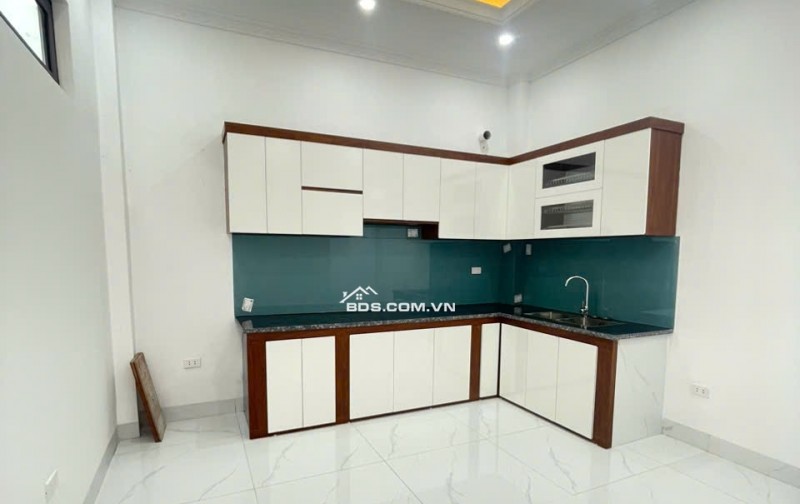 Bán nhà quỳnh đô ,thanh trì, 55m2 * 5t, 3 mặt thoáng , 6pn khép kín , thang máy