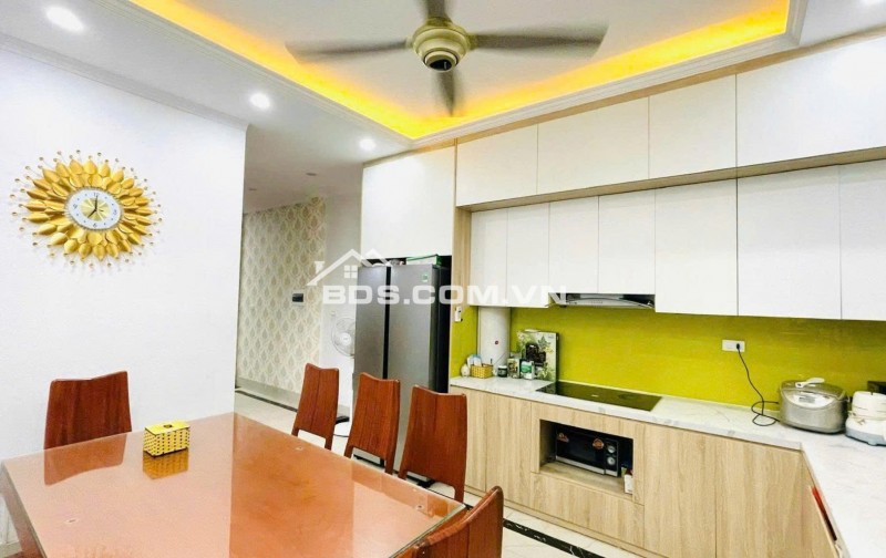 Bán Gấp Nhà Riêng Phố Khương Đình, Thanh Xuân - Oto - Thang Máy- 2 Thoáng - 64m. Nhỉnh 15 Tỷ.