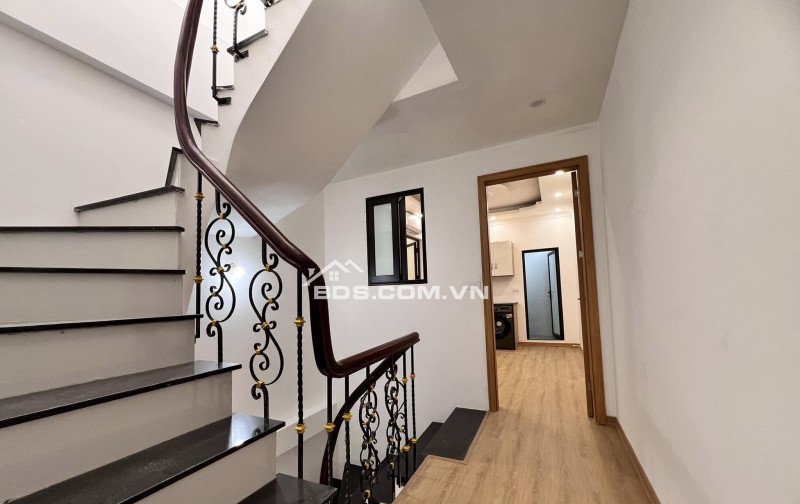 Nhà Phố Kim Mã- BA ĐÌNH 6.5 tỷ, 34M2 x6Tầng. Ngõ thông,ô tô tránh+kinh doanh