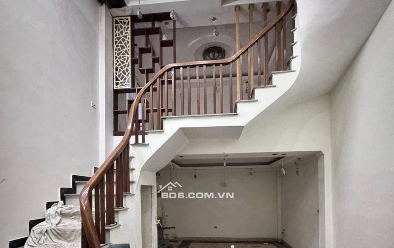 BÁN NHÀ KIM GIANG THANH XUÂN 6.1 TỶ 34M VỊ TRÍ CỰC ĐỈNH 10M RA PHỐ FULL NỘI THẤT