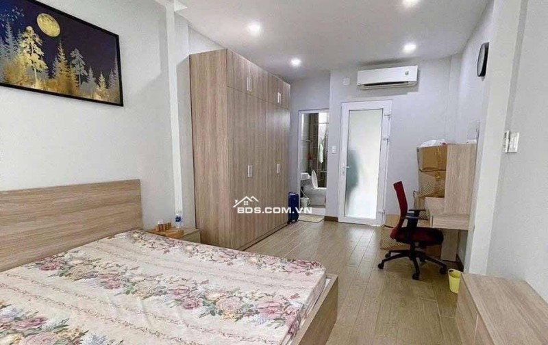 SÁT MẶT TIỀN ĐƯỜNG NGUYỄN TRÃI - XE HƠI ĐỖ CỬA - 4 TẦNG - KHU VỰC AN NINH DÂN TRÍ.