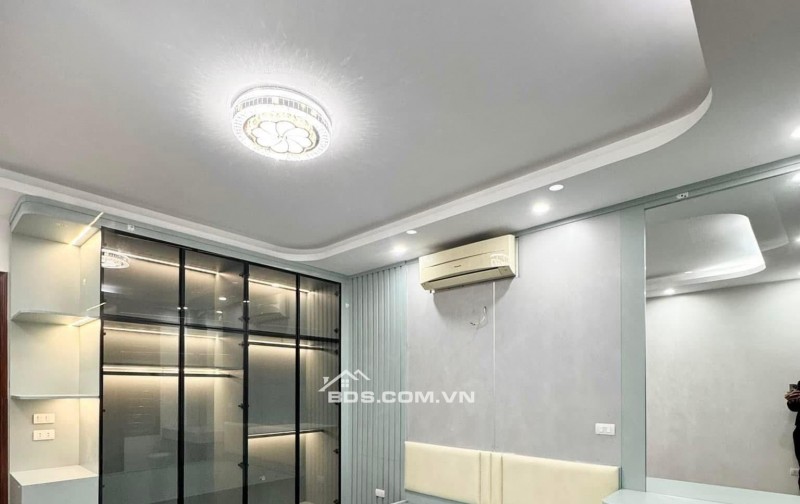 Nhà 5 tầng mới, 36m2, oto đỗ cửa, gần ĐH Kinh Tế - 0922565668