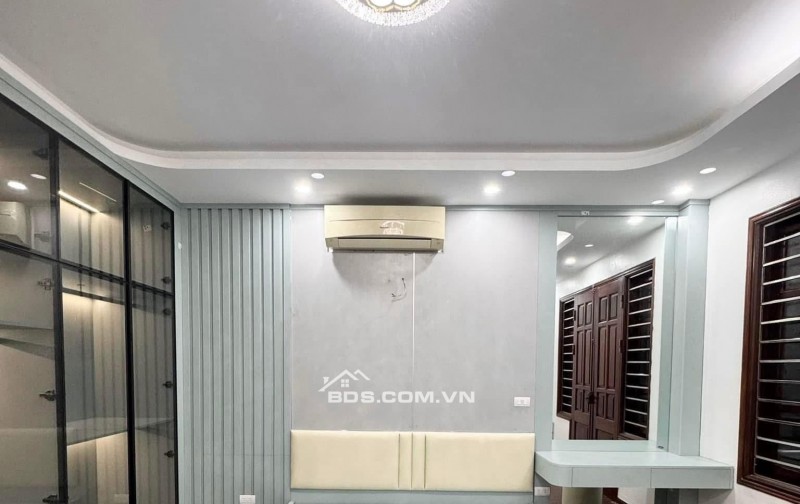 Nhà 5 tầng mới, 36m2, oto đỗ cửa, gần ĐH Kinh Tế - 0922565668