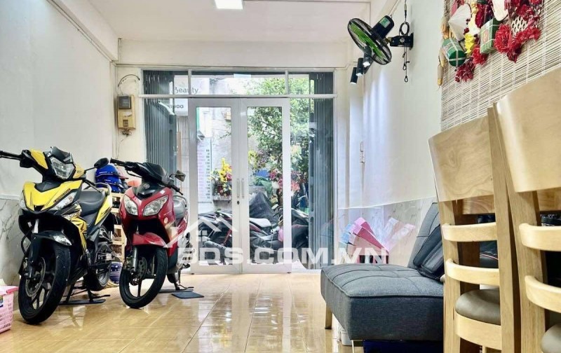 NGAY PHỐ BÙI VIỆN - 3 TẦNG - CÁCH 10M RA MẶT PHỐ-