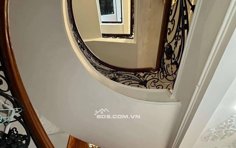 SIÊU PHẨM ĐẸP BÀU CÁT, ÔTÔ NGỦ BÊN TRONG, 5x22M, 5 TẦNG, THANG MÁY, NỞ HẬU, NỘI THẤT CAO CẤP VÀ TIỀN XÂY DỰNG CẢ CHỤC TY.