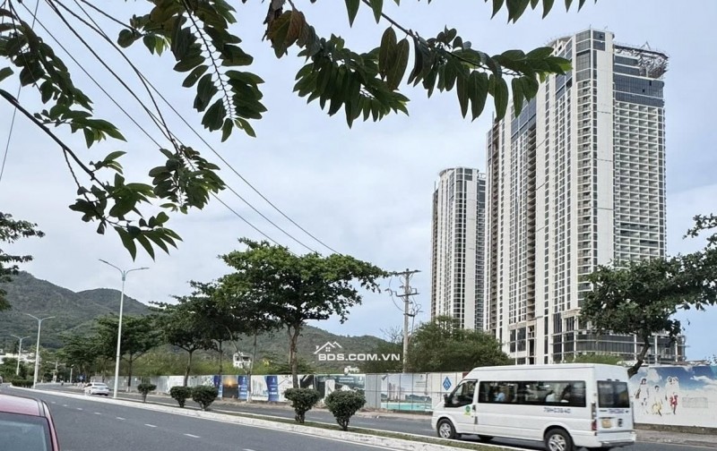 BÁN NHÀ 2 TẦNG MẶT TIỀN ĐƯỜNG PHẠM VĂN ĐỒNG - VĨNH HOÀ NHA TRANG 6TY2