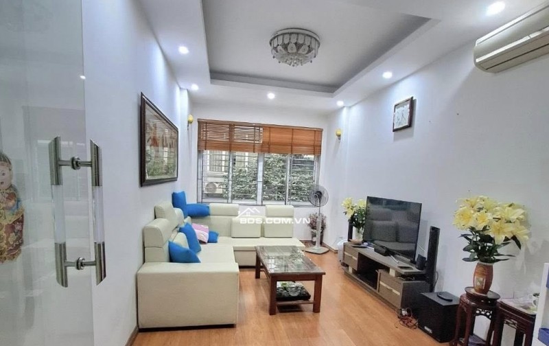 PHÂN LÔ - Ô TÔ TRÁNH - Ở SƯỚNG - VỈA HÈ - NHÀ ĐẸP KINH DOANH - CÁCH HỒ LINH ĐÀM CHỈ 30M