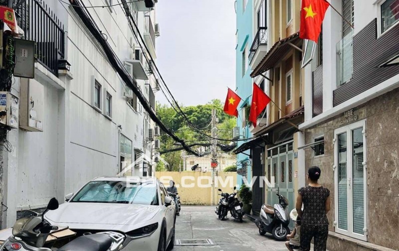 SÁT MẶT TIỀN ĐƯỜNG NGUYỄN TRÃI - XE HƠI ĐỖ CỬA - 4 TẦNG - KHU VỰC AN NINH DÂN TRÍ.