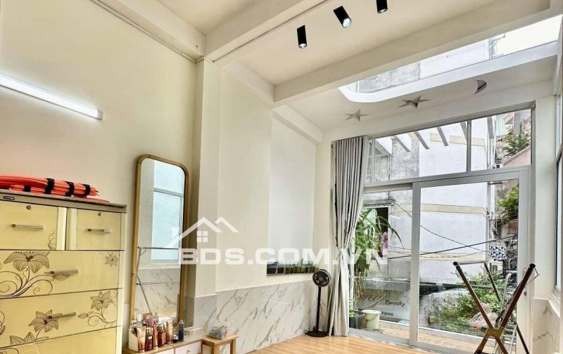 NGAY PHỐ BÙI VIỆN - 3 TẦNG - CÁCH 10M RA MẶT PHỐ-