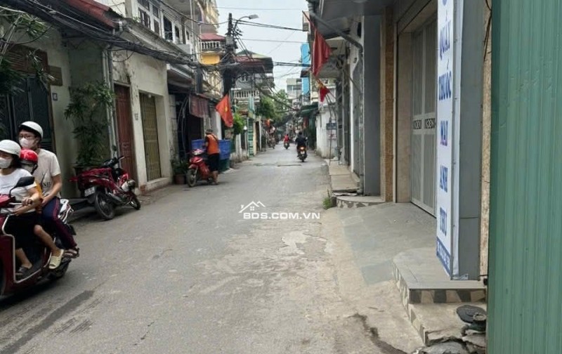Chủ nhà cần tiền nên mới bán gấp nhà mặt đường Đông Mỹ- Thanh Trì, mt rộng, kinh doanh đỉnh.
