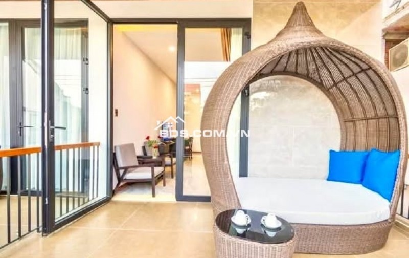 Tòa khách sạn sang trọng -Ngay trung tâm phố cổ Hội An -Dòng tiền 300 triệu tháng-Giá chỉ 36,95 tỷ