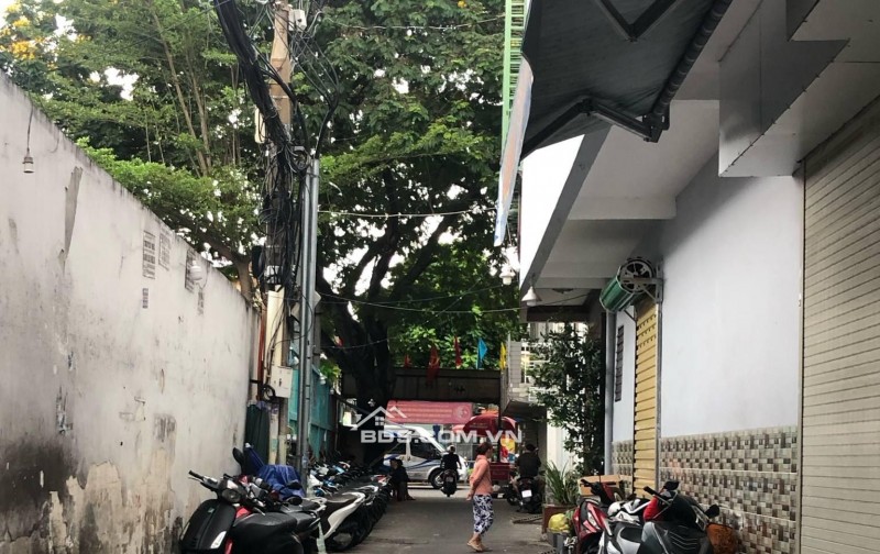 TRUNG TÂM [#BÌNH_THẠNH]- P21- HẺM XE HƠI ĐẬU CỬA - 4PN- CÓ SÂN ĐỂ XE PHÍA TRƯỚC- CHÍNH CHỦ LÂU NĂM.