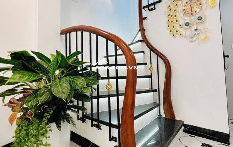 Nhà Đẹp Khâm Thiên, Đống Đa 24/26m, 5 tầng, mt 3.1m, giá 6.2 tỷ.