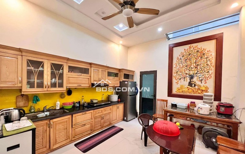 BÁN NHÀ 5.4 TỶ 4 TẦNG 74M2 CÓ SÂN ĐỂ Ô TÔ VỊ TRÍ VIP KHU HOÀ VƯỢNG