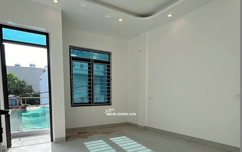 BÁN NHÀ ĐẸP 3.2 TỶ 3.5 TẦNG 69M2 Ô TÔ ĐỖ CỬA NGÕ ĐƯỜNG KÊNH