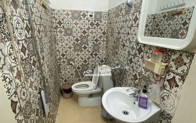 Cho thuê nhà 4 tầng tại ngõ 84 Ngọc Khánh, Ba Đình. Nhà rộng, ngõ nông ô tô đỗ cửa. Chỉ 12tr