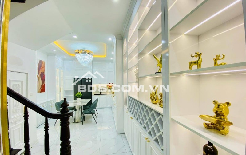 Nhà Đẹp Lô Góc, Gần Đường Ô TÔ, Đường Láng, Đống Đa 53m, 4 tầng, mt 4.1m, giá 14.2 tỷ.