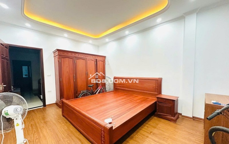Bán Gấp Nhà Riêng Phố Khương Đình, Thanh Xuân - Oto - Thang Máy- 2 Thoáng - 64m. Nhỉnh 15 Tỷ.