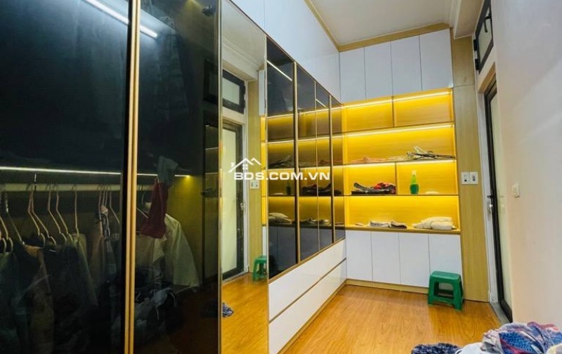 Bán nhà 44m2 Ngô Gia Tự, Long Biên, Ô tô, Dân xây, 2 thoáng, 5 tỷ 5