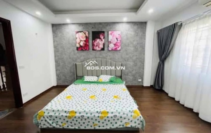 Nhà Đẹp Gần Đường Lĩnh Nam, Hoàng Mai 30m, 5 tầng, mt 4.6m, giá 5.8 tỷ