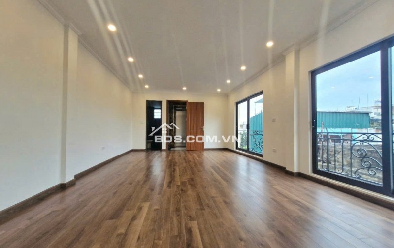 Bán nhà ngõ 12 Thạch Bàn, Gara ô tô, Thang máy, Gần Hồ. View đẹp. 60m x 6T. Lh 0965858116