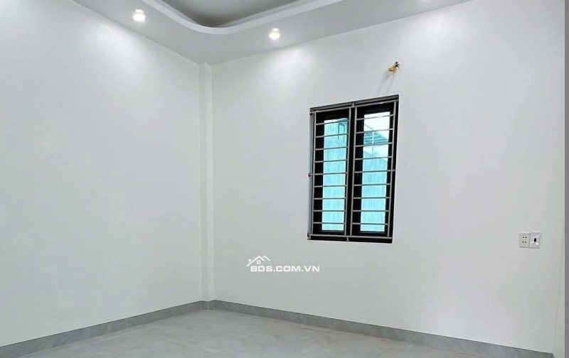 BÁN NHÀ ĐẸP 3.2 TỶ 3.5 TẦNG 69M2 Ô TÔ ĐỖ CỬA NGÕ ĐƯỜNG KÊNH