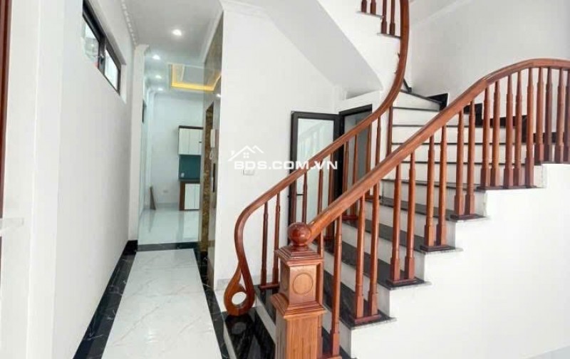 Bán nhà quỳnh đô ,thanh trì, 55m2 * 5t, 3 mặt thoáng , 6pn khép kín , thang máy
