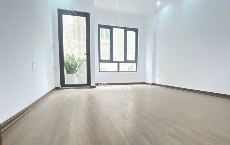 5.85 tỷ nhà Ngọc hồi, Thanh Trì, 50m2 xây 4 tầng , ô tô tới của - ô chờ thang máy.