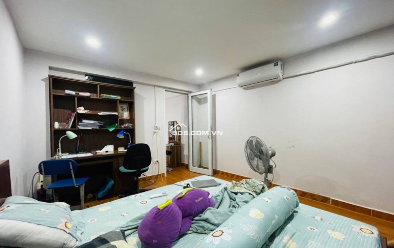 Bán nhà 44m2 Ngô Gia Tự, Long Biên, Ô tô, Dân xây, 2 thoáng, 5 tỷ 5